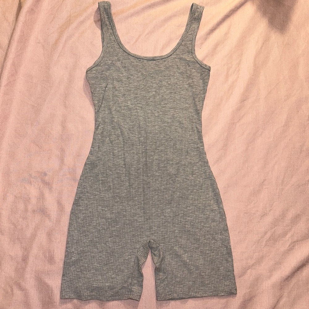 Light grey ribbed romper!
